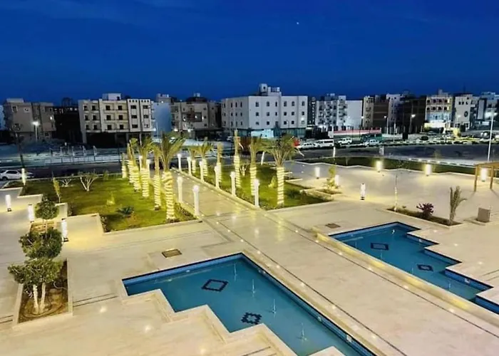Luxury At Hub With Pools