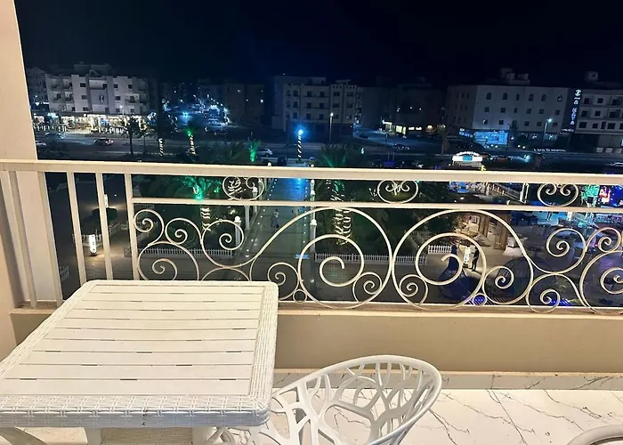 Luxury At Hub With Pools Apartamento