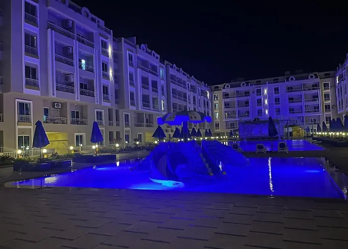 Luxury At Hub With Pools *