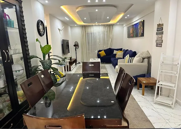 Luxury At Hub With Pools *